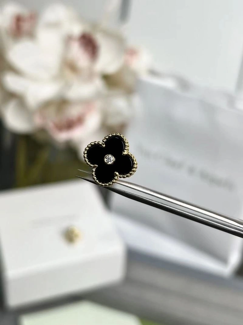 BestValue Vca Earrings 255225