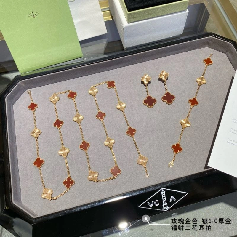 Vca Earrings Modern 255213