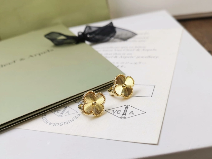 Classic Vca Earrings 255026