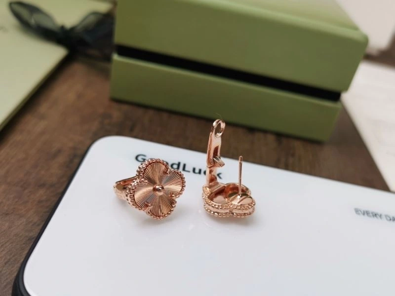 Classic Vca Earrings 255026