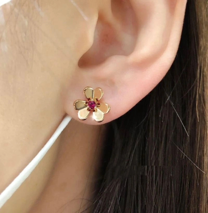 Seasonal Vca Earrings 254989