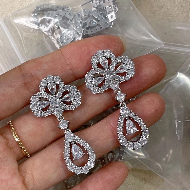 Breathable Vca Earrings 254765
