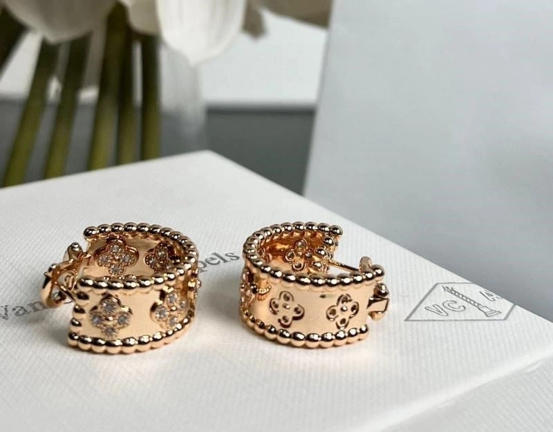 Vca Earrings Refined 254759