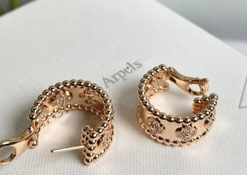 Vca Earrings Refined 254759