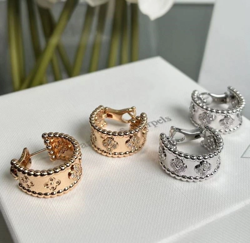 Vca Earrings Refined 254759