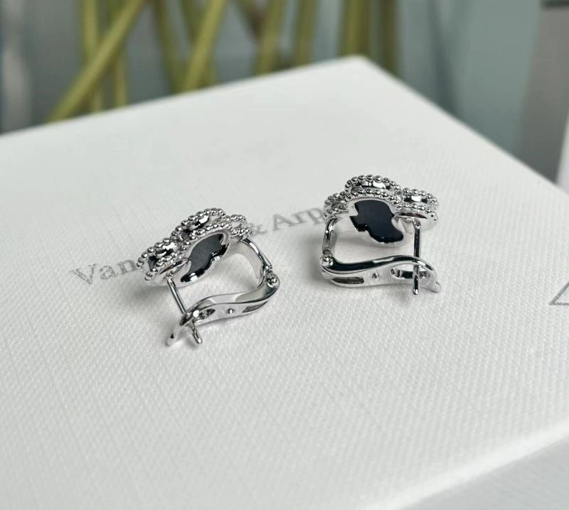 Flexible Vca Earrings 254733