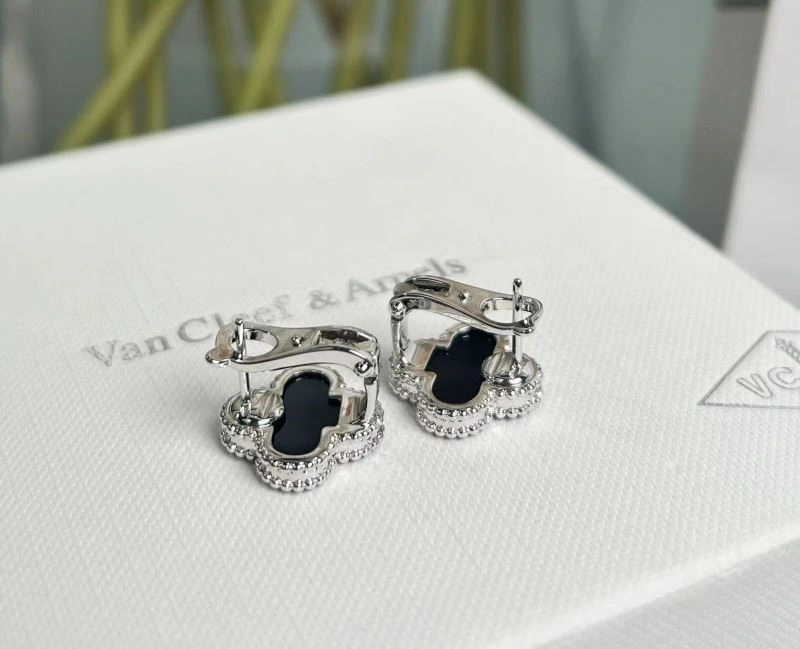 Flexible Vca Earrings 254733