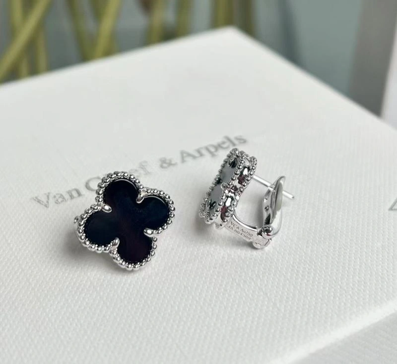 Flexible Vca Earrings 254733
