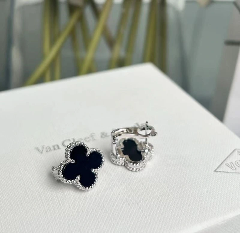 Flexible Vca Earrings 254733