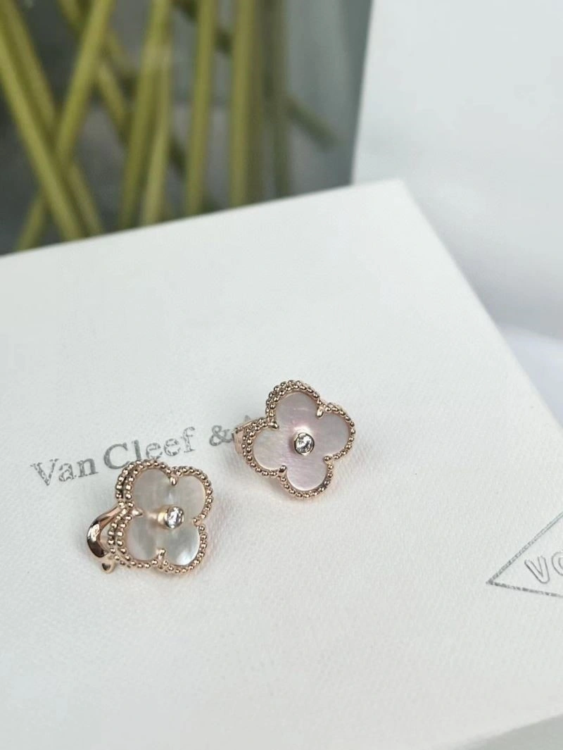 Supportive Vca Earrings 254752