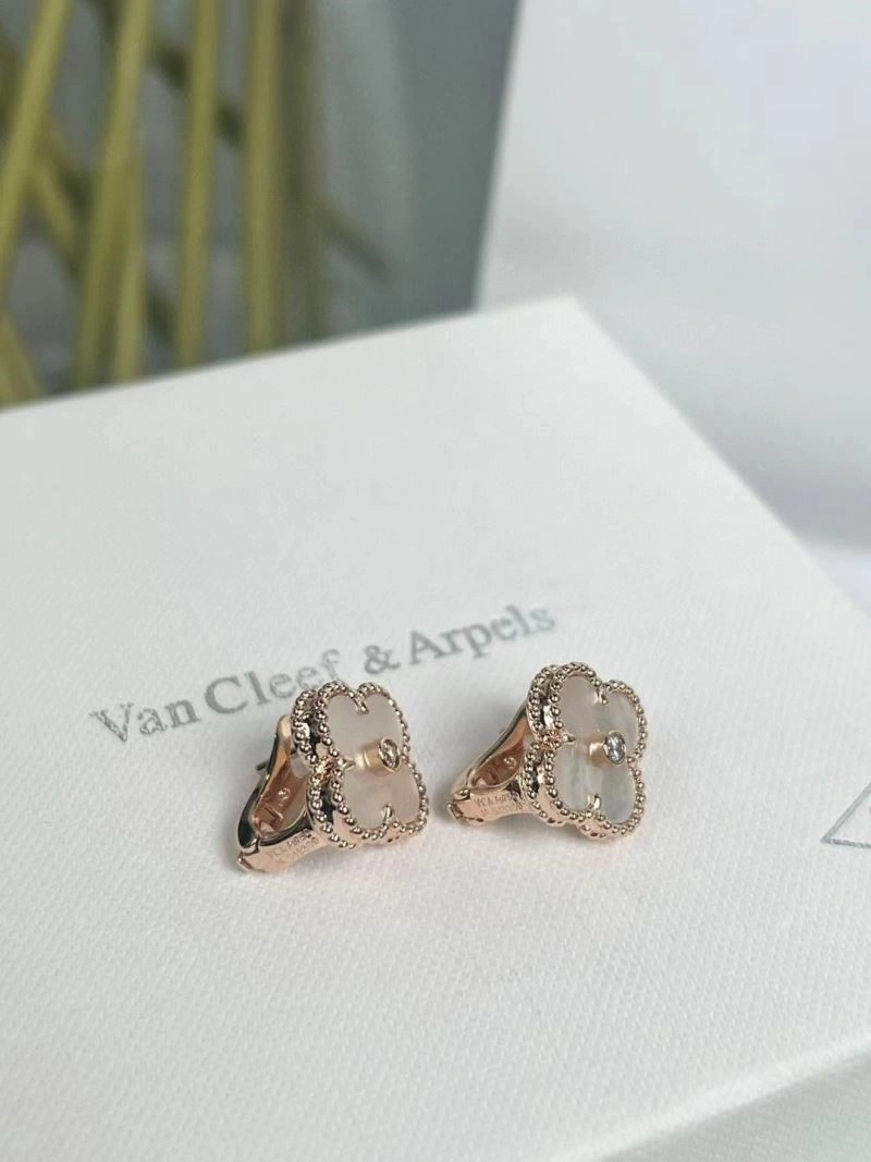 Supportive Vca Earrings 254752