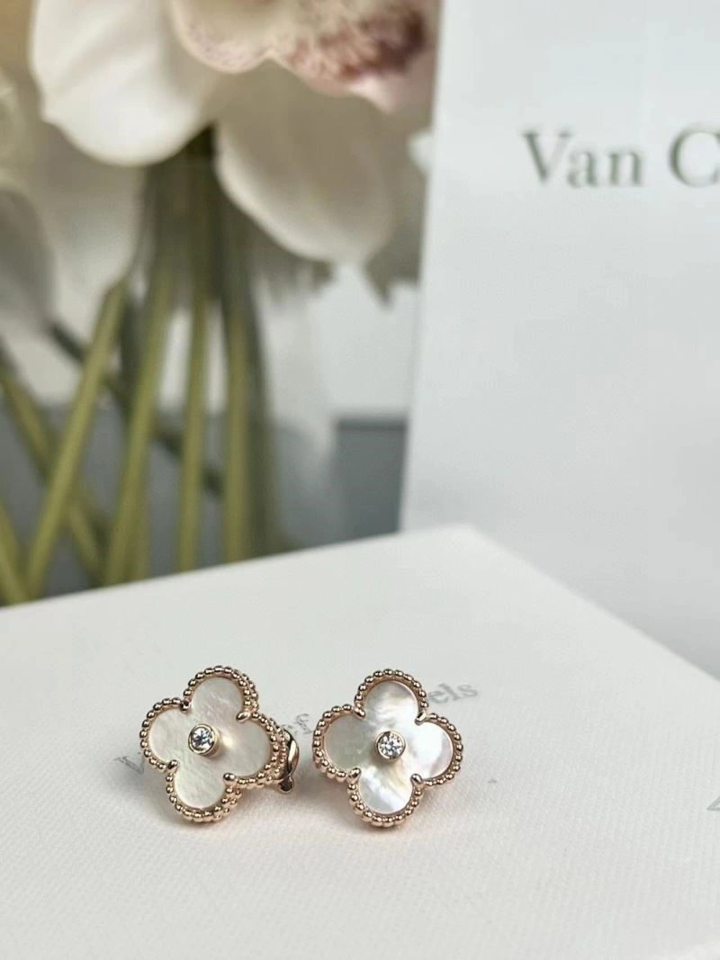 Supportive Vca Earrings 254752