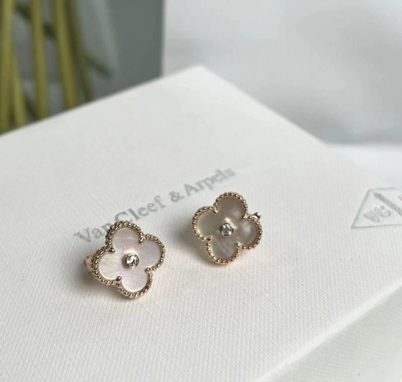 Supportive Vca Earrings 254752