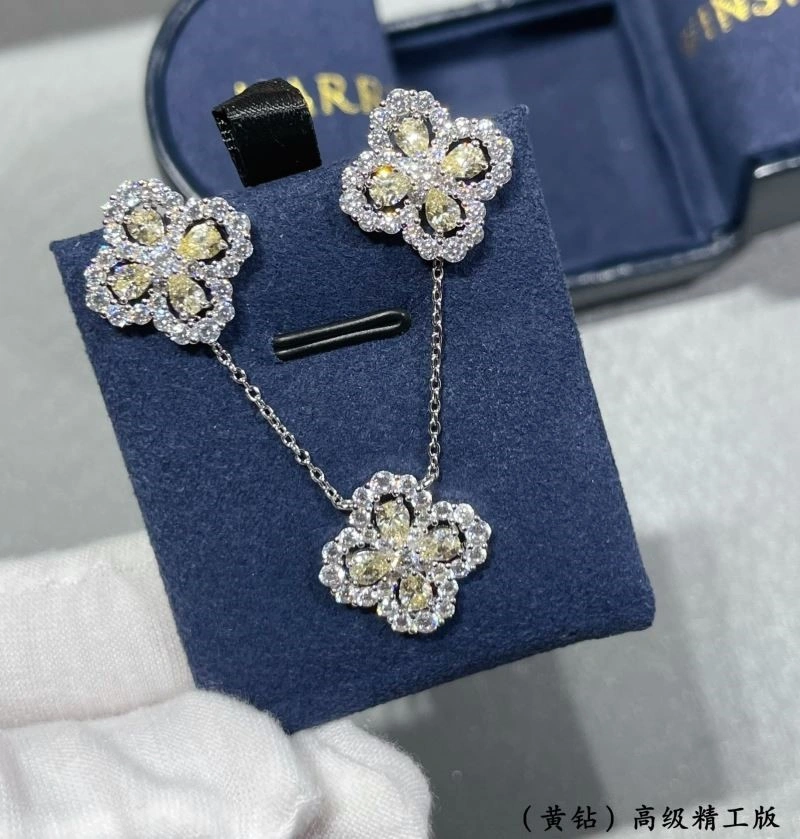 Sophisticated Vca Earrings 254760