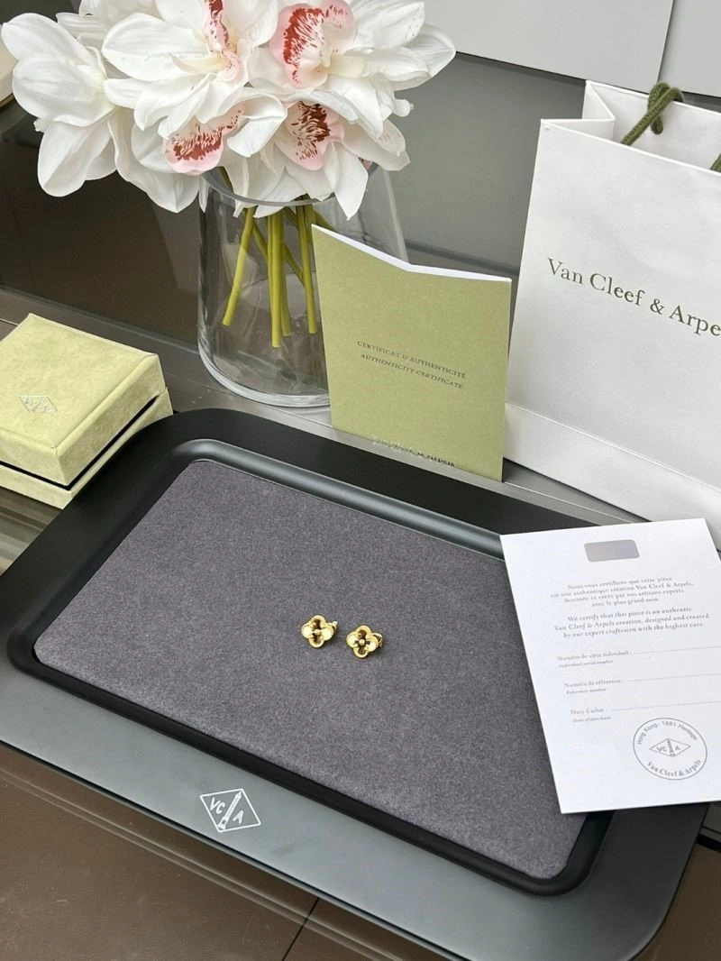 Breathable Vca Earrings 254741