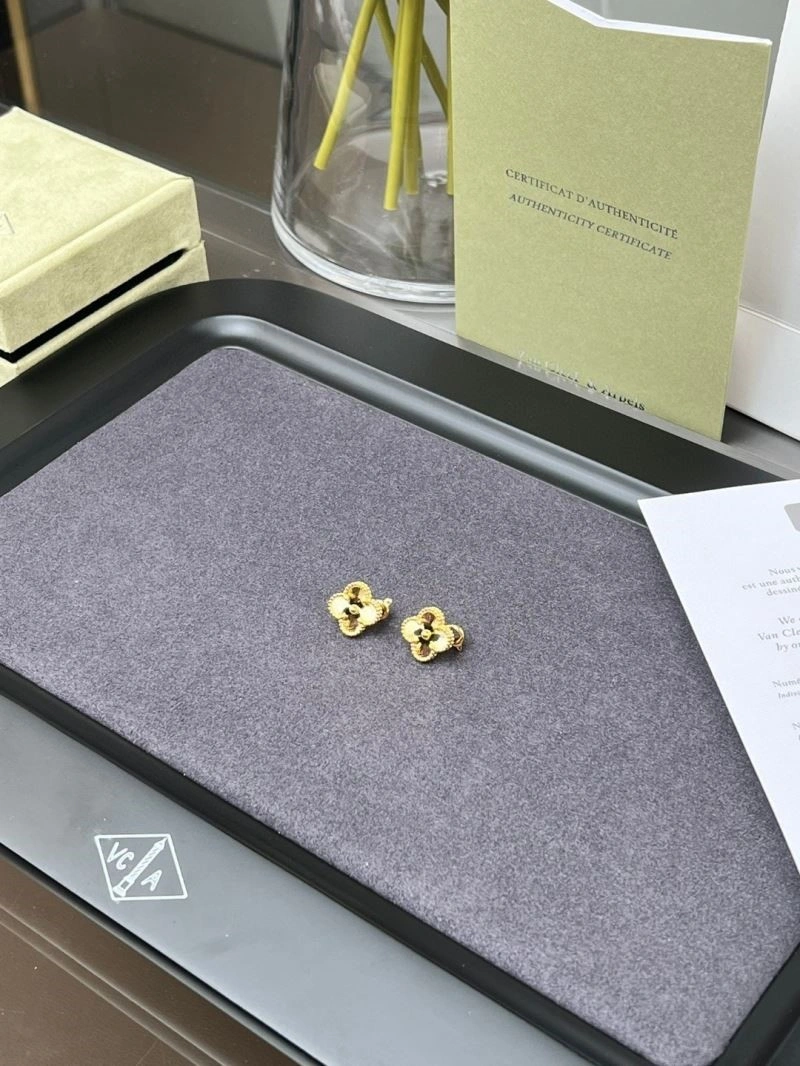 Breathable Vca Earrings 254741
