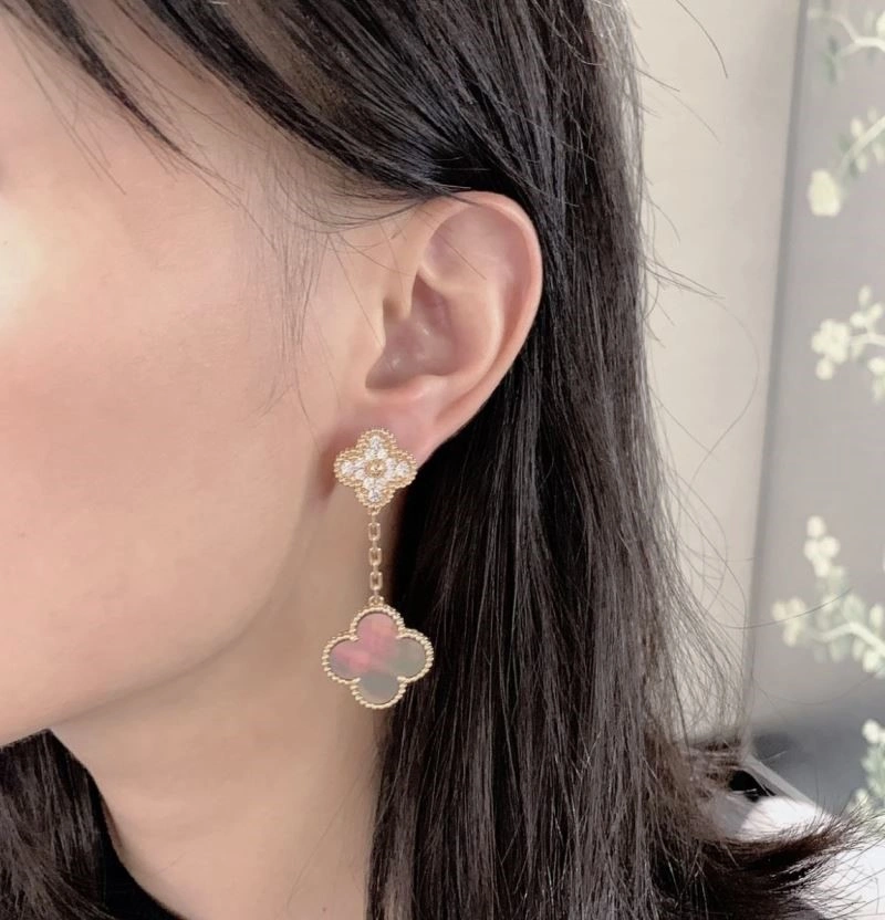 Flexible Vca Earrings 254697