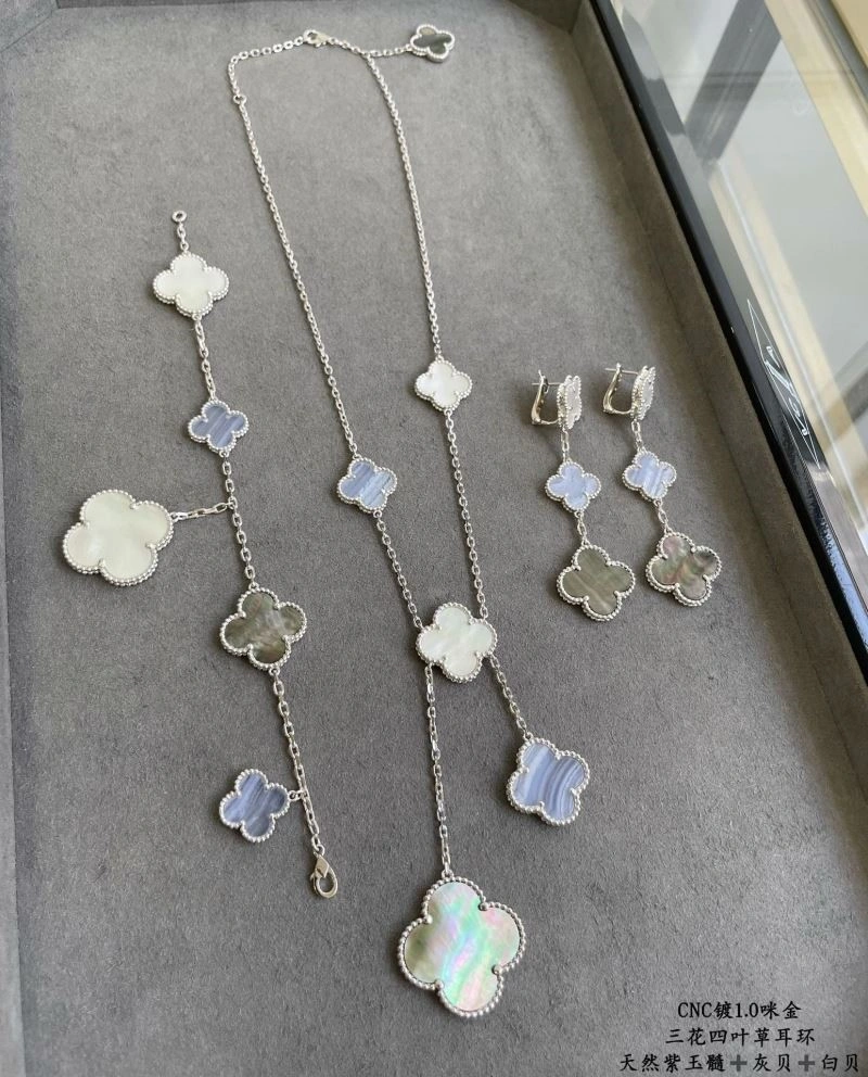 Effortless Vca Earrings 254710