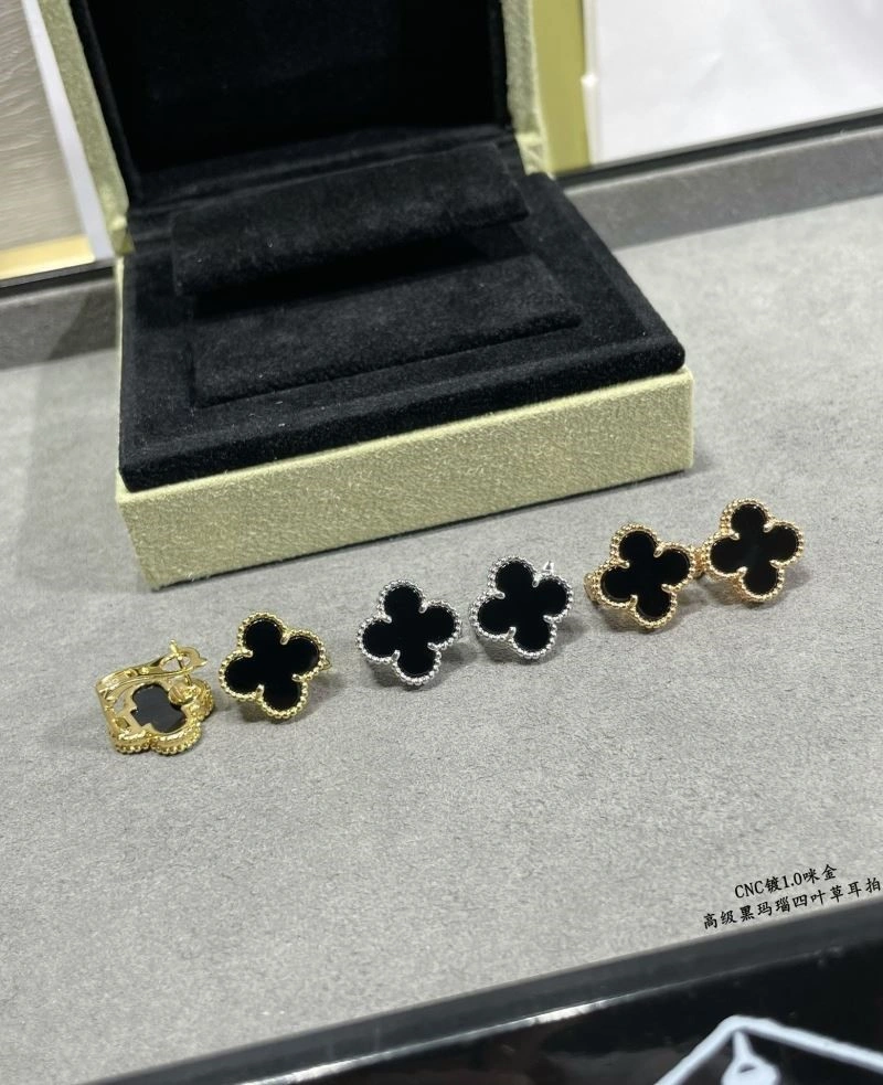 Vca Earrings ModernLook 254709