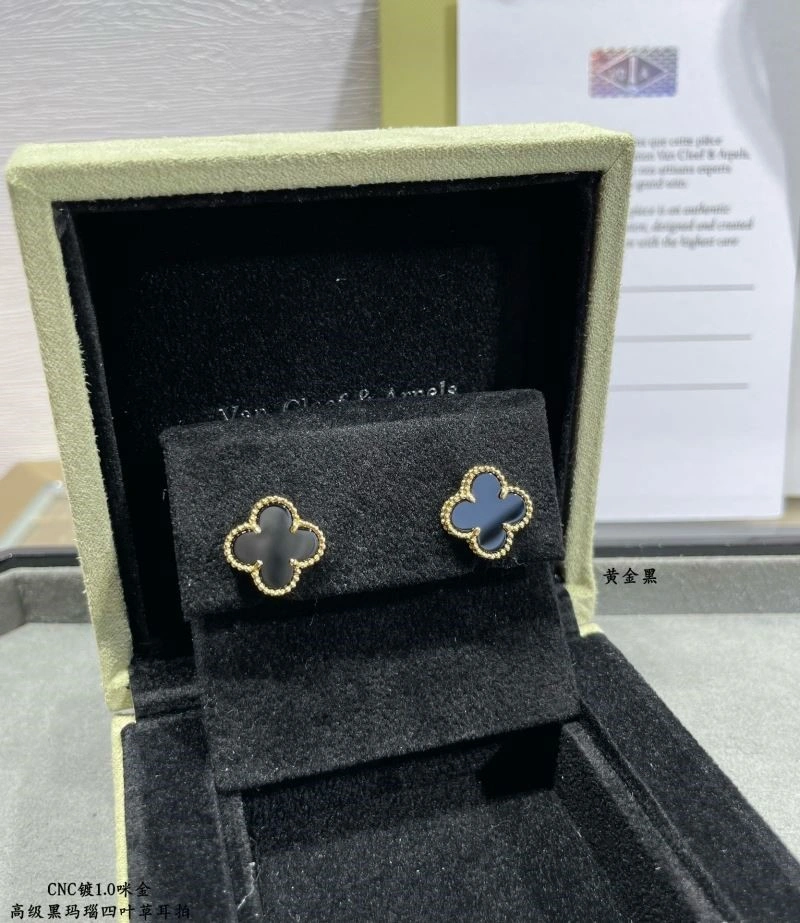 Vca Earrings ModernLook 254709