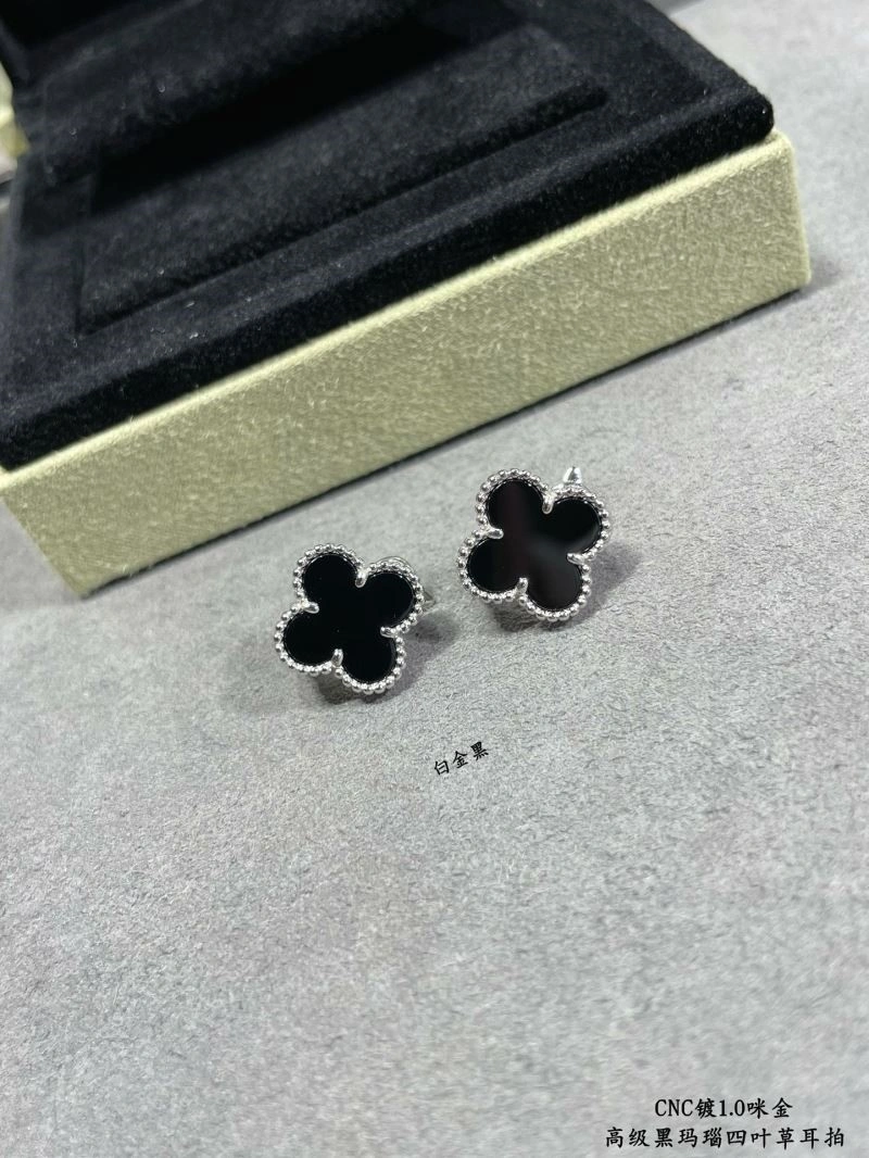 Vca Earrings ModernLook 254709