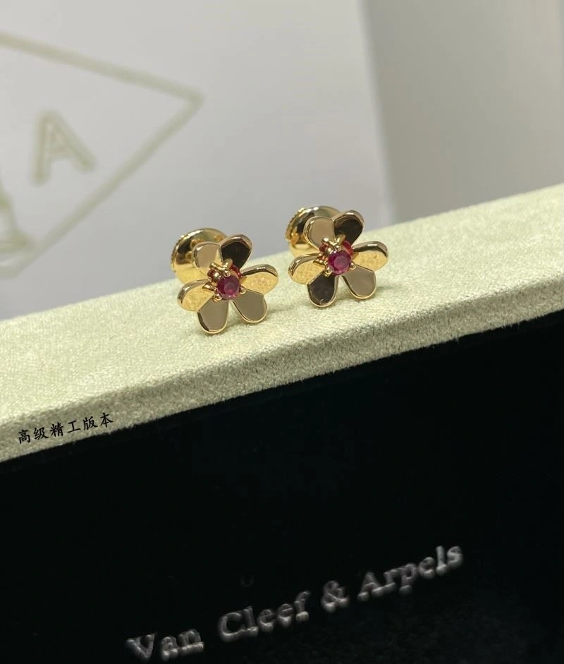 Sleek Vca Earrings 254711