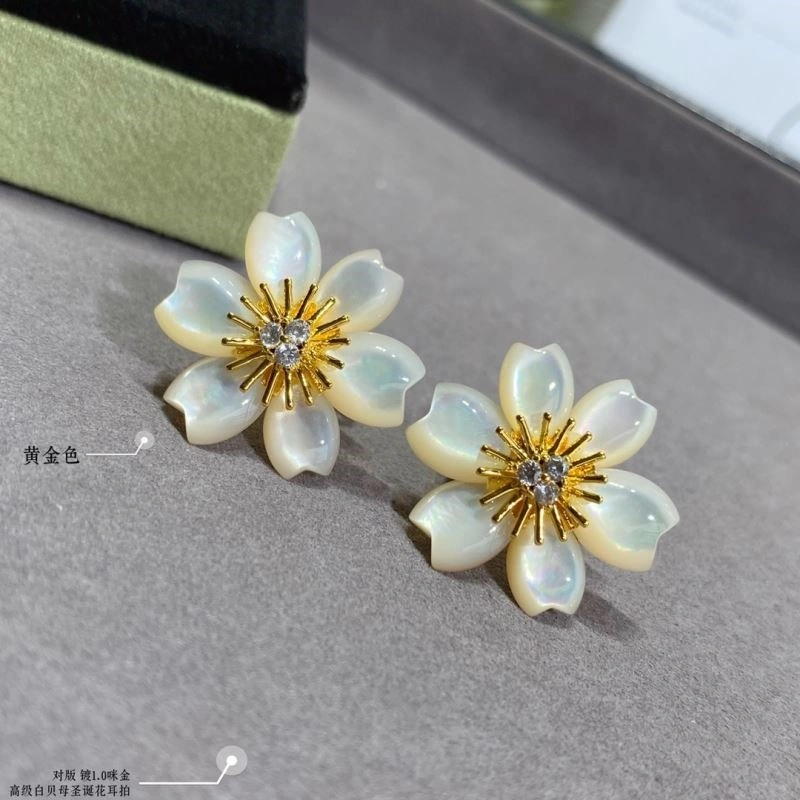 Breathable Vca Earrings 254689