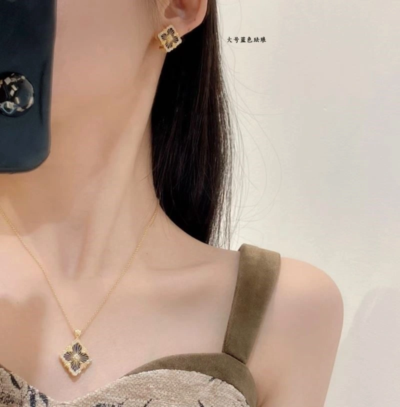 Sporty Vca Earrings 254540