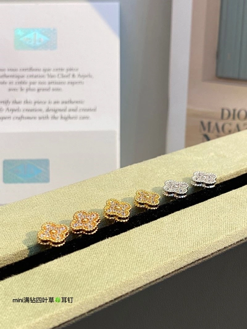 Vca Earrings HighPerformance 254395