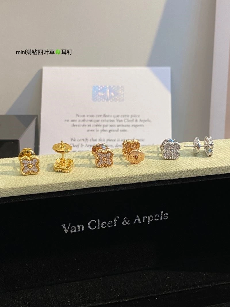 Vca Earrings HighPerformance 254395