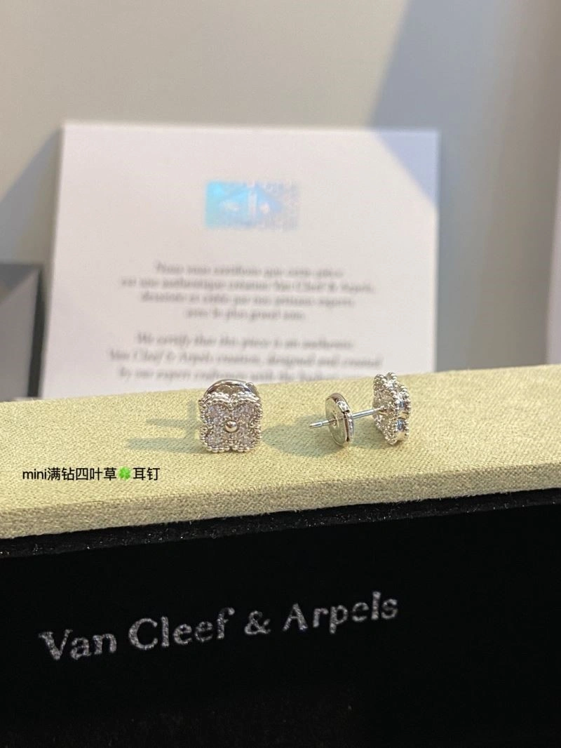 Vca Earrings HighPerformance 254395