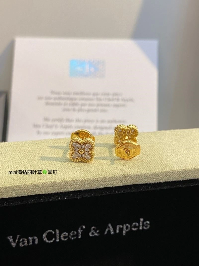 Vca Earrings HighPerformance 254395