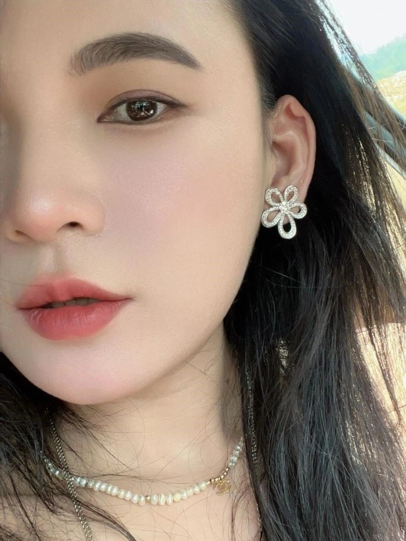 Lightweight Vca Earrings 254393
