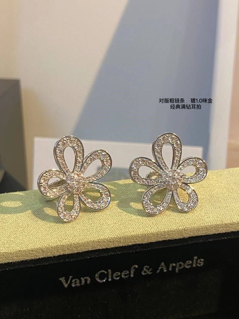Lightweight Vca Earrings 254393