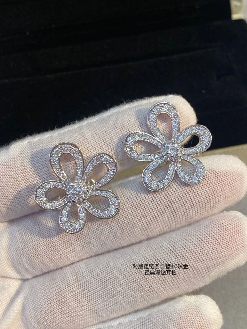 Lightweight Vca Earrings 254393