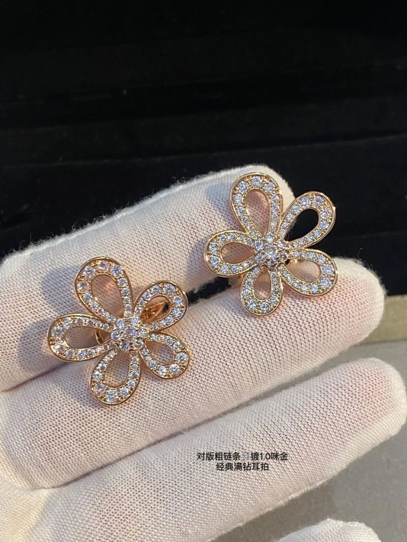 Lightweight Vca Earrings 254393