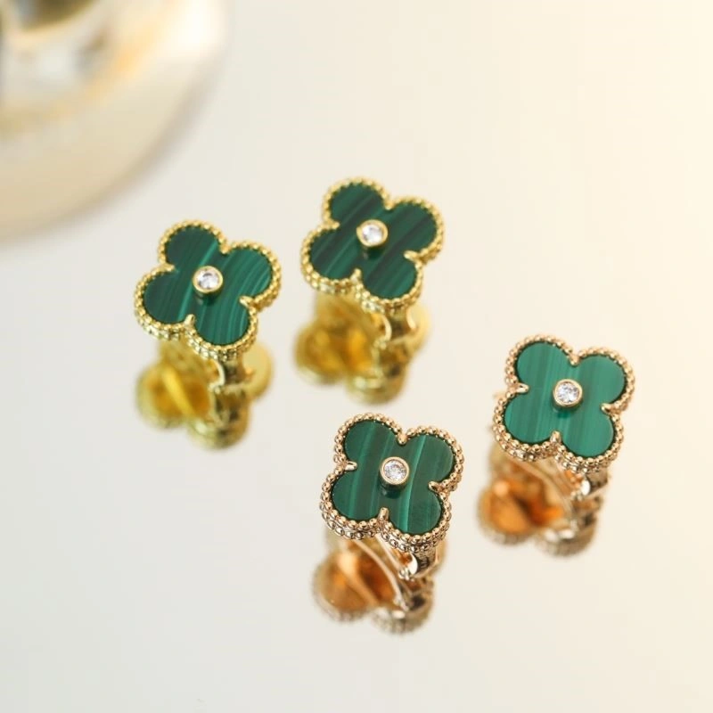 Supportive Vca Earrings 254232