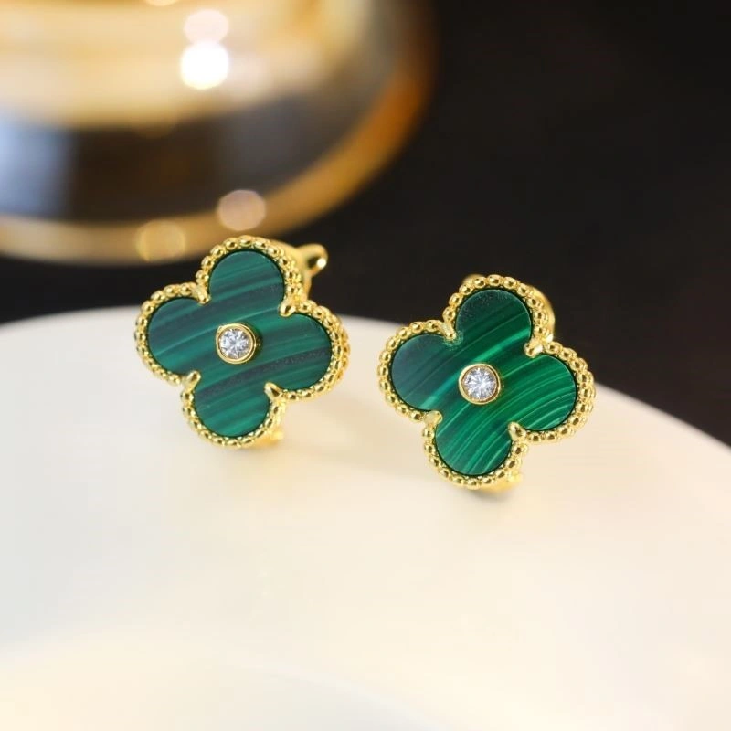 Supportive Vca Earrings 254232