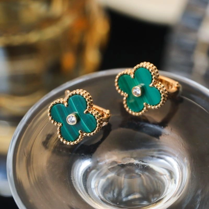 Supportive Vca Earrings 254232