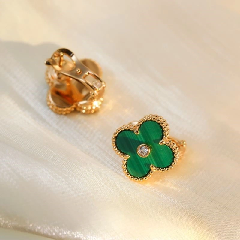Supportive Vca Earrings 254232