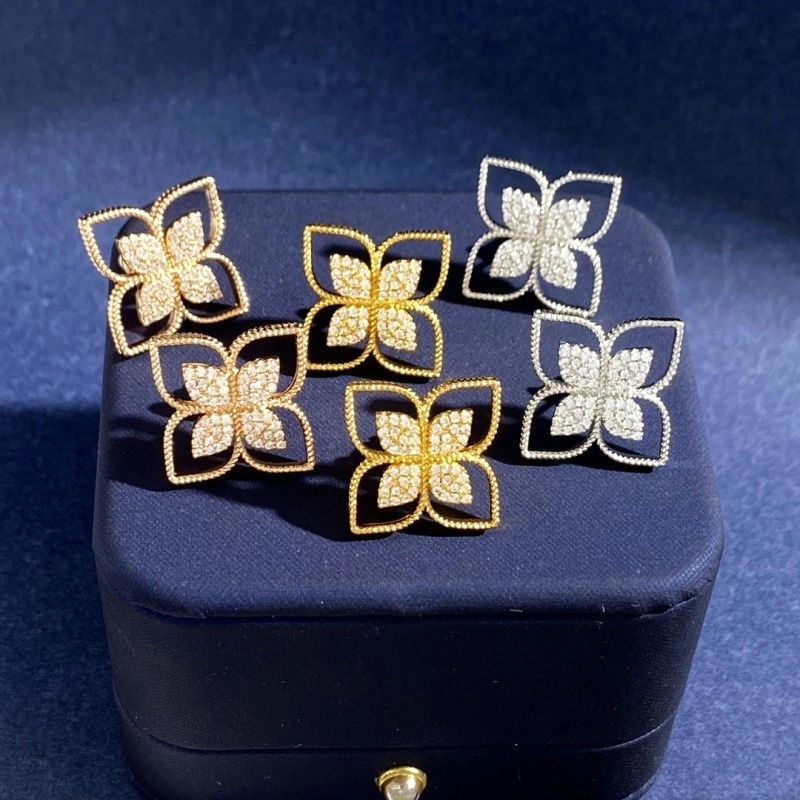 Supportive Vca Earrings 254102