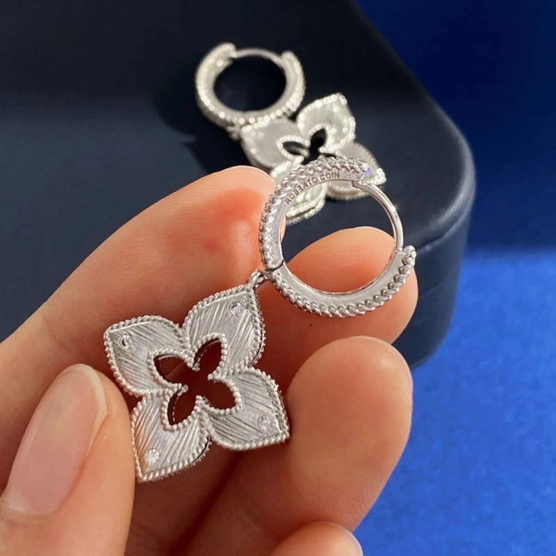 Functional Vca Earrings 254101