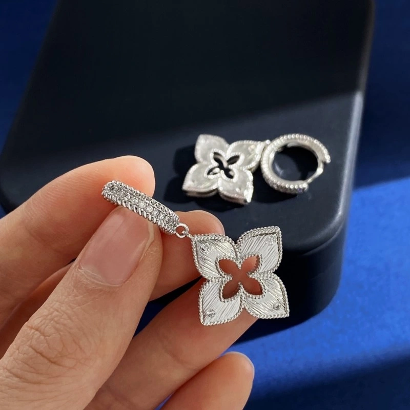 Functional Vca Earrings 254101