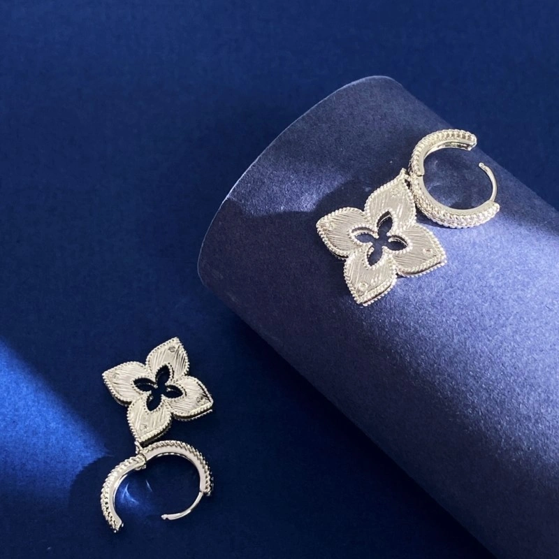 Functional Vca Earrings 254101