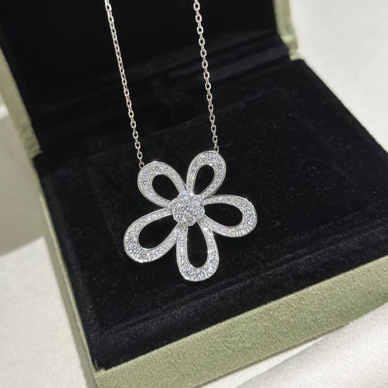 Compact Vca Necklaces 255462