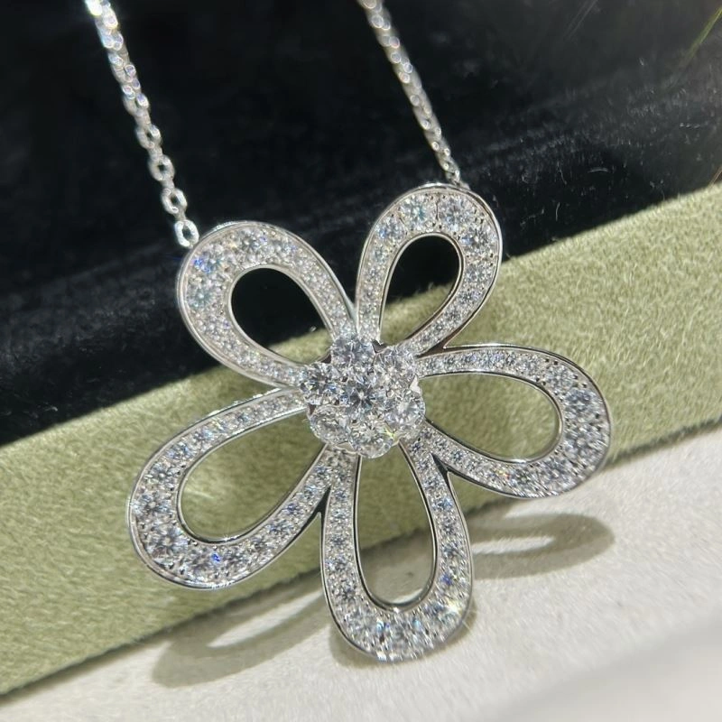 Compact Vca Necklaces 255462
