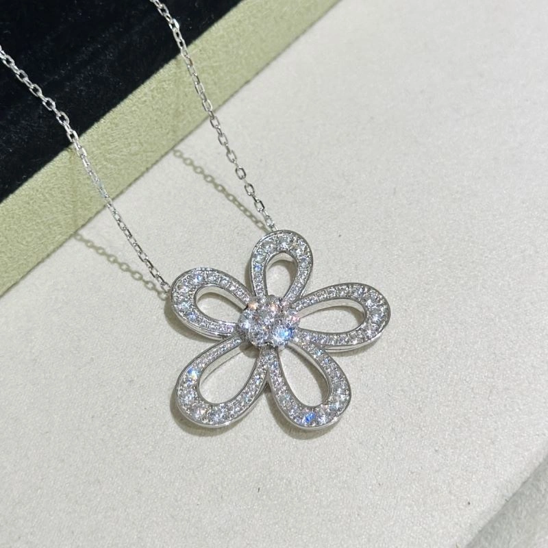 Compact Vca Necklaces 255462