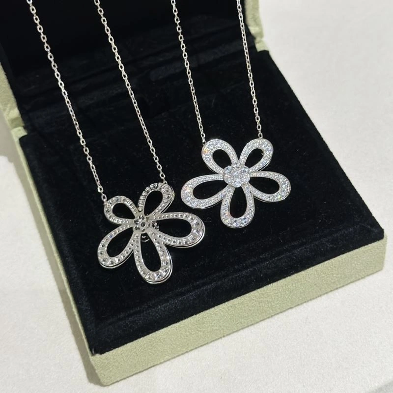 Compact Vca Necklaces 255462
