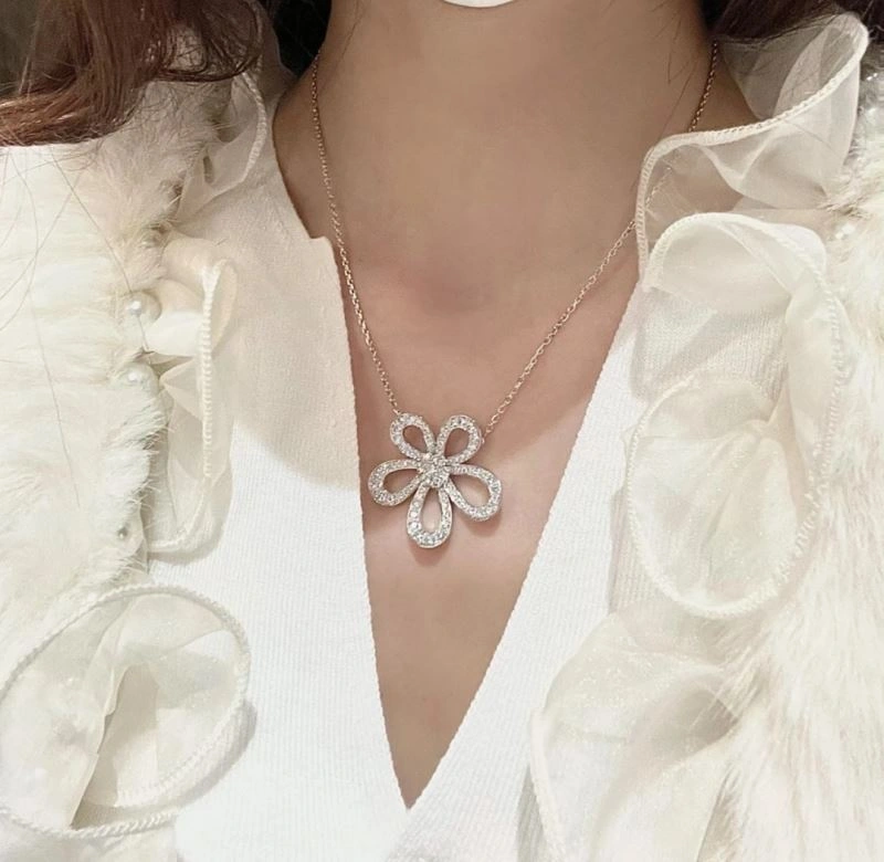 Compact Vca Necklaces 255462