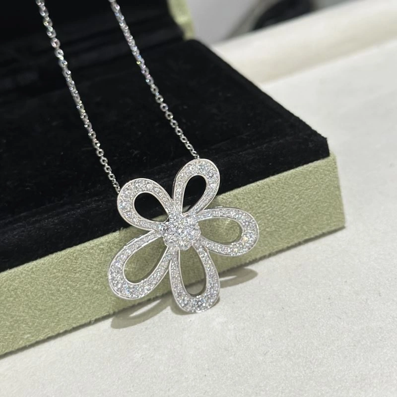 Compact Vca Necklaces 255462